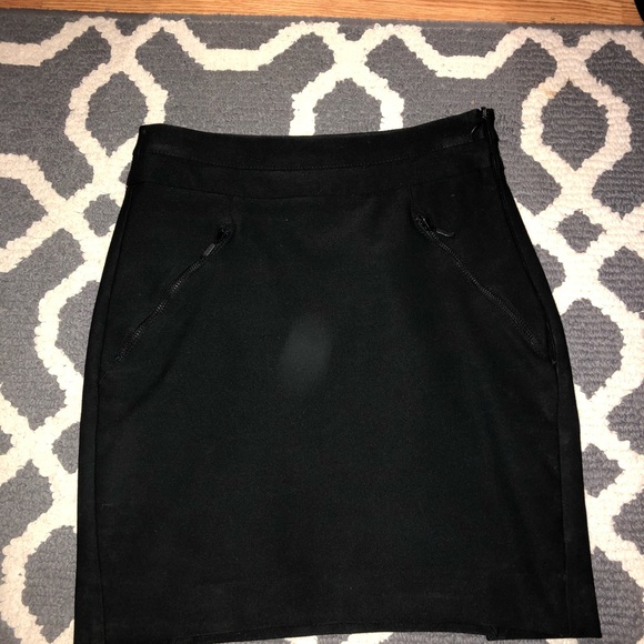 Zara mini skirt - size 2 - Picture 2 of 4